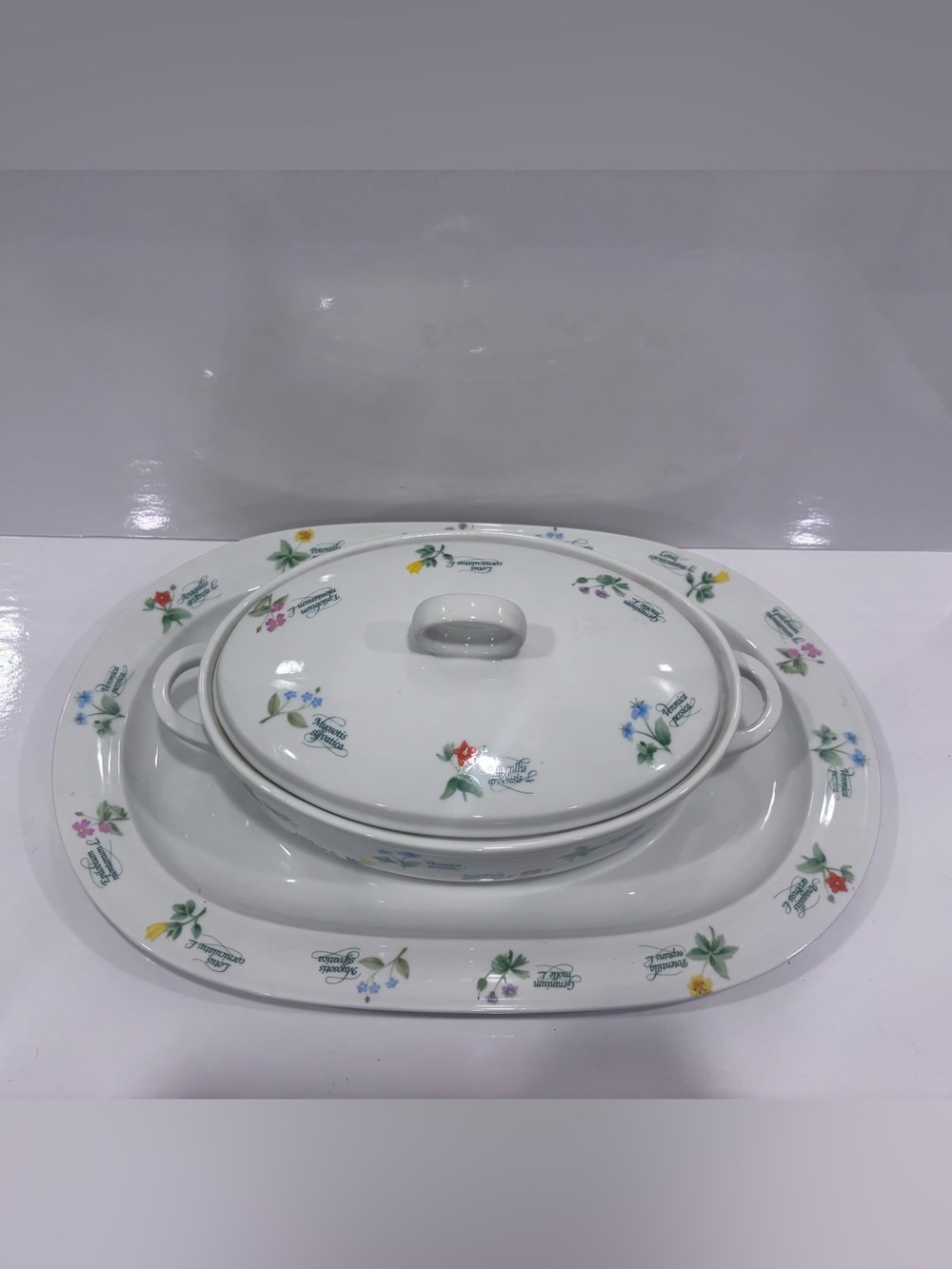 VTG Anchor Ovenware Oval. 1.5 QT Casserole Dish w Lid Floret Design and tray!